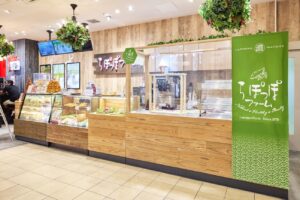 らぽっぽファーム心斎橋店の店頭とおいもと抹茶シリーズの案内